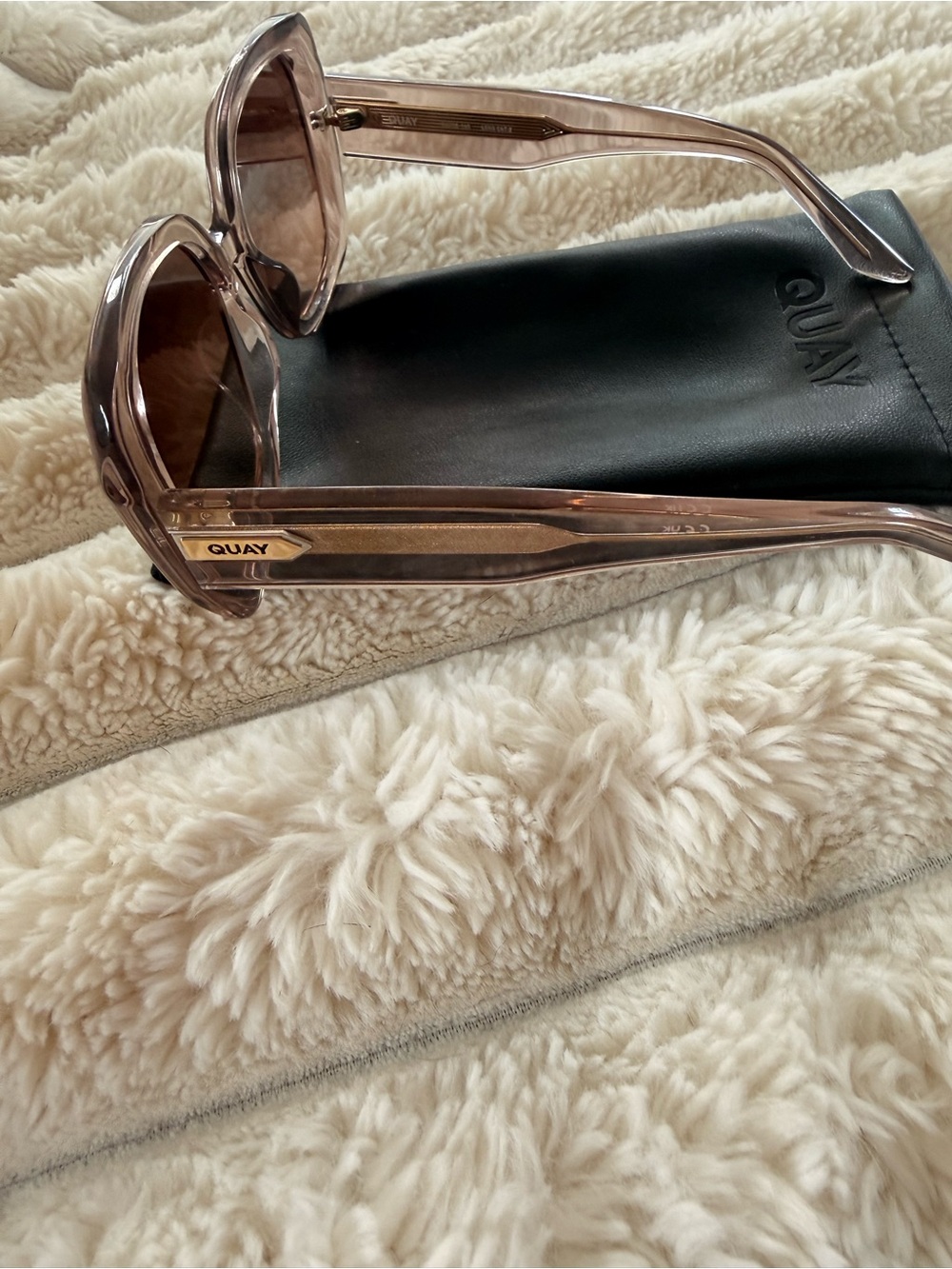 QUAY - Full Glam Sunglasses in Doe/Brown Fawn- NWOT - Picture 5 of 7